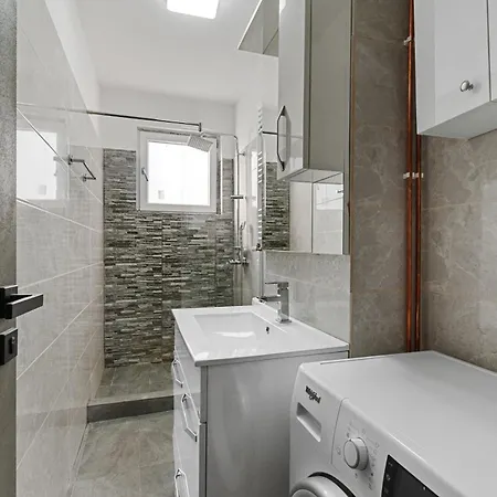 Mihaela's New Times Flat Tineretului * בוקרשט